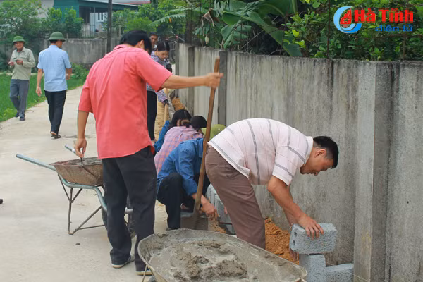 can bo cong chuc huyen can loc cung nguoi dan lam nong thon moi