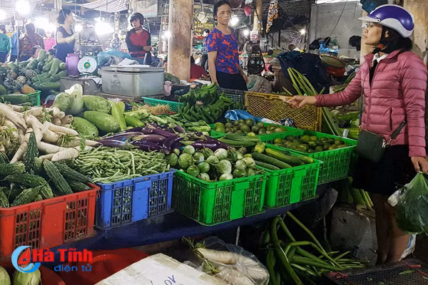 nghich ly gia rau nong dan ban 1 nguoi tieu dung mua 3