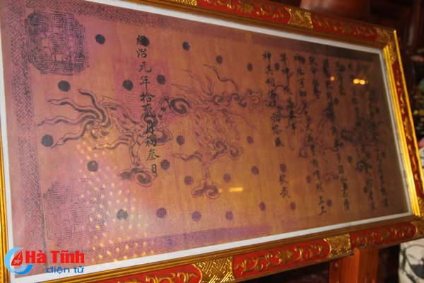 Choáng ngợp những pho tượng dát vàng tại điện Trần ở Hà Tĩnh