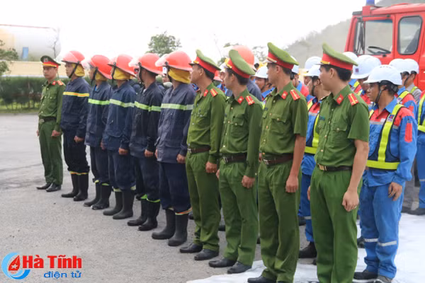 dien tap phuong an cuu hoa cuu nan tai tong kho xang dau vung ang