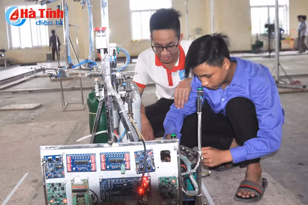 robot ha tinh san sang chinh chien tai dau truong robocon 2018
