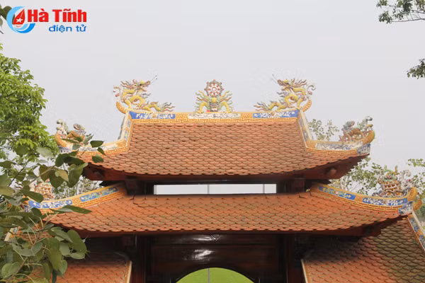 Choáng ngợp những pho tượng dát vàng tại điện Trần ở Hà Tĩnh