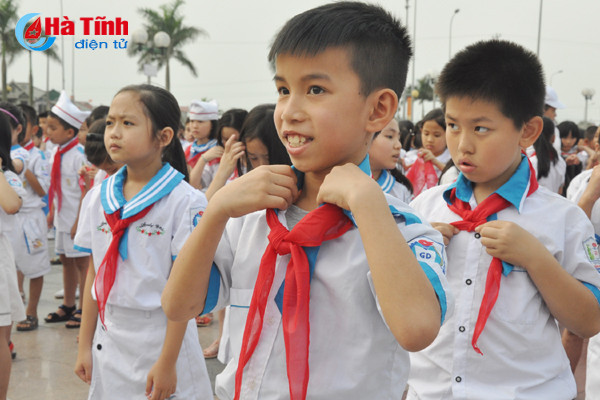 photo em mang tren vai mau khan tuoi tham