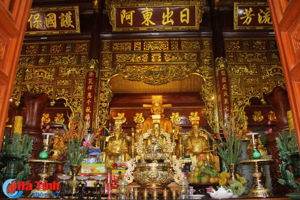 Choáng ngợp những pho tượng dát vàng tại điện Trần ở Hà Tĩnh