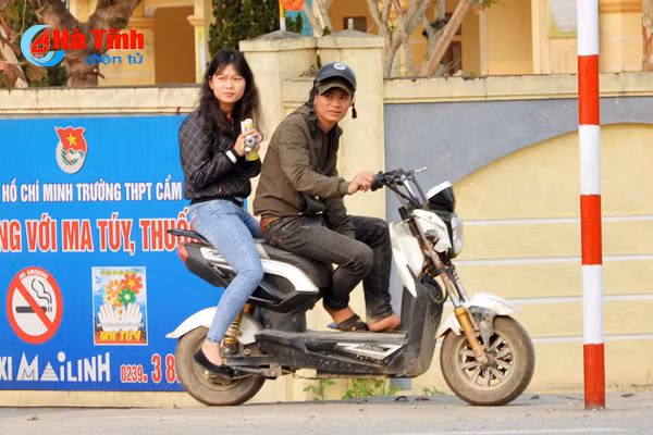 hoc sinh vi pham luat giao thong tu ben thuy den deo ngang