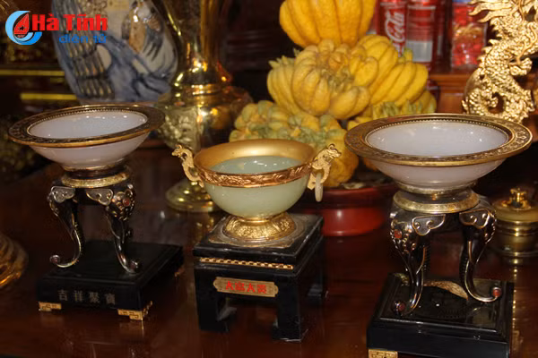 Choáng ngợp những pho tượng dát vàng tại điện Trần ở Hà Tĩnh