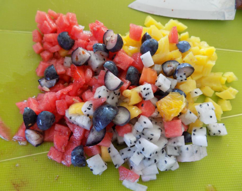 cuoi tuan thanh thoi me tro tai lam kem sua chua trai cay ngon me ly