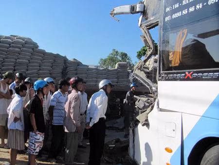 ha tinh tai nan tham khoc 23 nguoi thuong vong