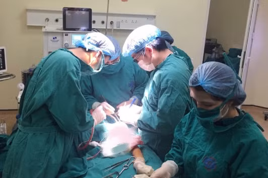 lan dau tien phau thuat bao ton canh tay cho benh nhan ung thu xuong nho tuoi