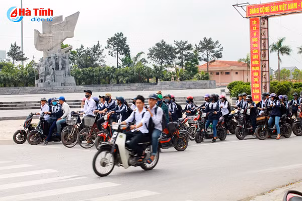 hoc sinh vi pham luat giao thong tu ben thuy den deo ngang