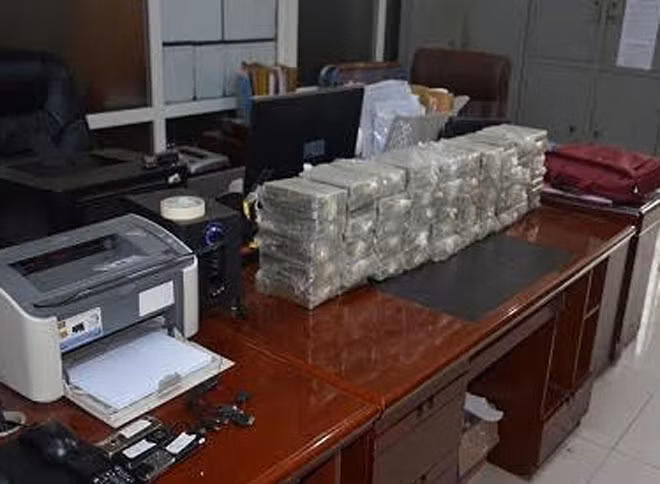 o to bien lao em 100 banh heroin