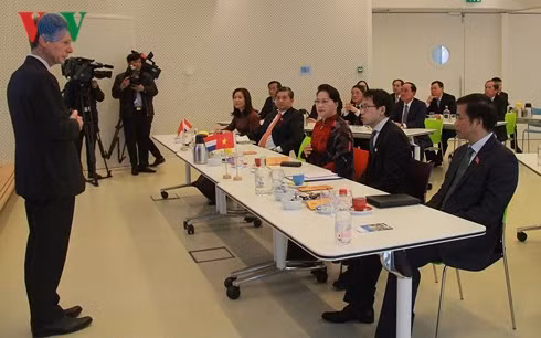 chu tich quoc hoi nguyen thi kim ngan tham vien deltares tai ha lan