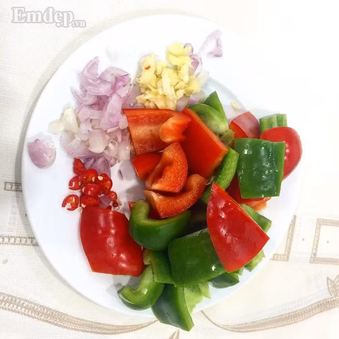 chet them voi mon suon xao ot chuong chua ngot doi vi cho ca nha ngay cuoi tuan