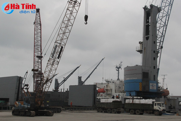 hang hoa qua cang bien ha tinh tang manh