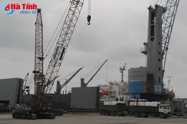 hang hoa qua cang bien ha tinh tang manh