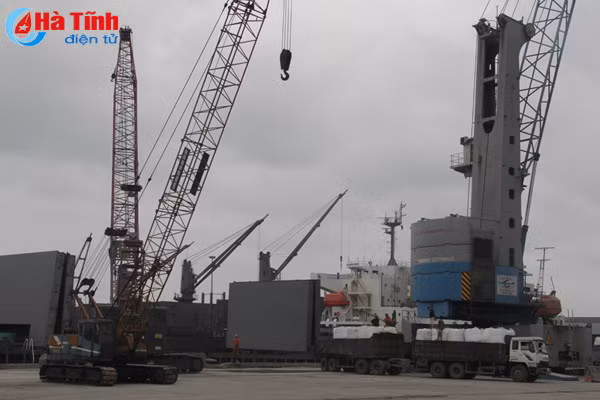 hang hoa qua cang bien ha tinh tang manh