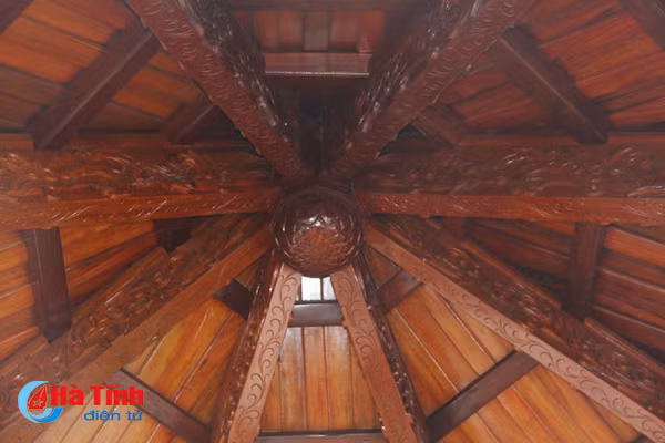 Choáng ngợp những pho tượng dát vàng tại điện Trần ở Hà Tĩnh