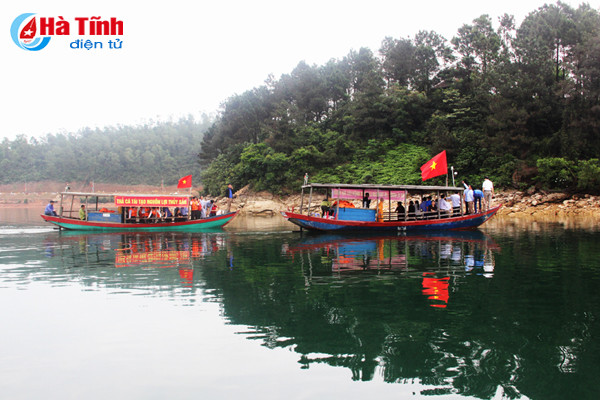 lanh dao ha tinh tha ca giong tai tao nguon loi thuy san