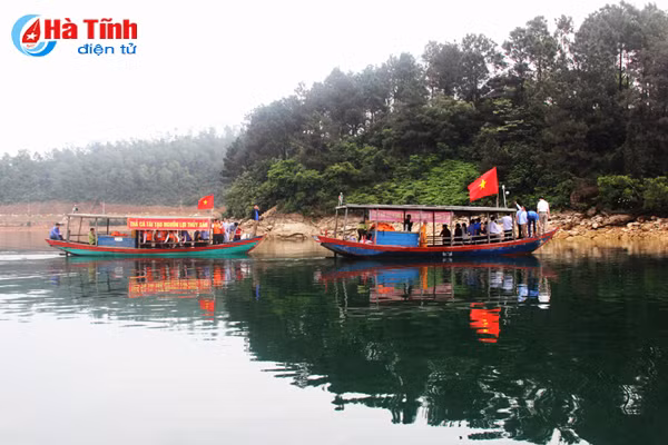 lanh dao ha tinh tha ca giong tai tao nguon loi thuy san