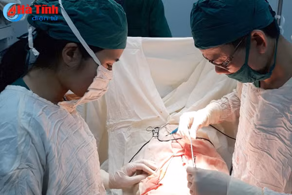 benh vien duc tho phau thuat thanh cong cho benh nhan vo bang quang