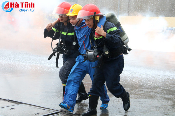 dien tap phuong an cuu hoa cuu nan tai tong kho xang dau vung ang