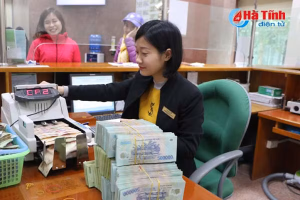 chi so tang truong tin dung lien tuc truot doc