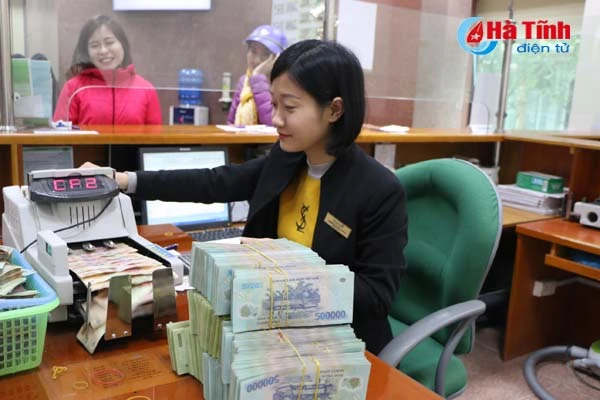 chi so tang truong tin dung lien tuc truot doc