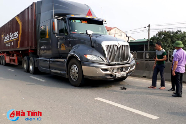 va cham voi xe container 1 nguoi chet 1 nguoi bi thuong nang