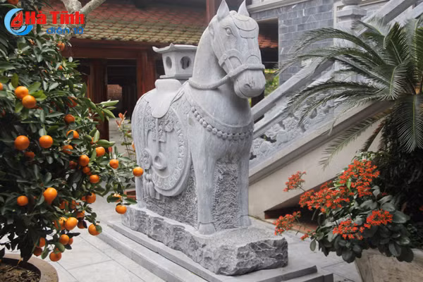 Choáng ngợp những pho tượng dát vàng tại điện Trần ở Hà Tĩnh