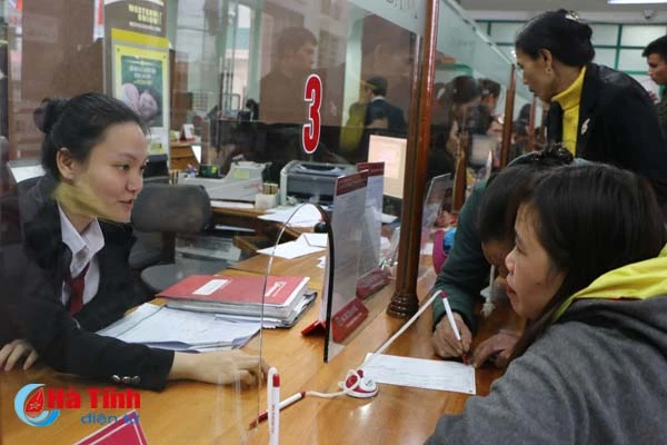 chi so tang truong tin dung lien tuc truot doc