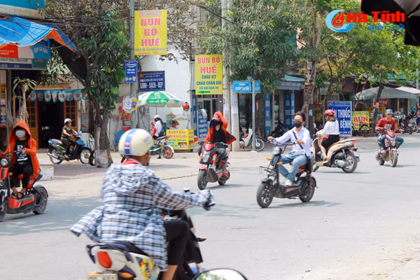 hoc sinh vi pham luat giao thong tu ben thuy den deo ngang