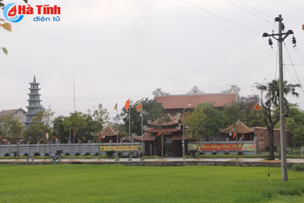 Choáng ngợp những pho tượng dát vàng tại điện Trần ở Hà Tĩnh