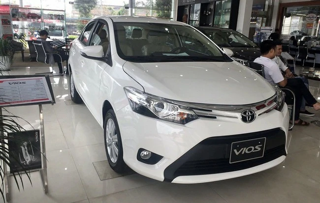 toyota vios khuyen mai nong camry tang gia nhe