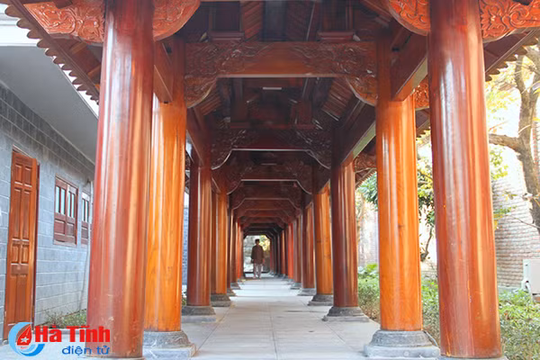 Choáng ngợp những pho tượng dát vàng tại điện Trần ở Hà Tĩnh