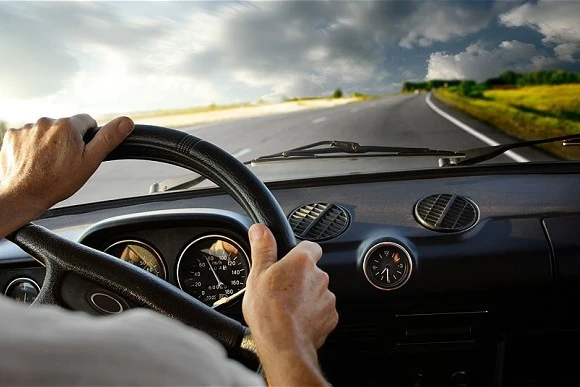 5 thoi quen lai xe khien nguoi dung mat tien oan