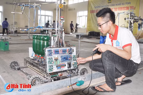 robot ha tinh san sang chinh chien tai dau truong robocon 2018