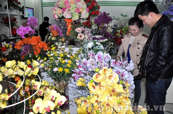 Mốt chơi hoa giả ngày Tết "lên ngôi" ảnh 2