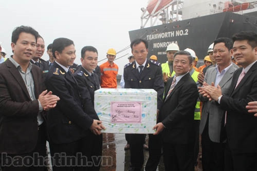 Đảm bảo giải phóng kịp thời, nhanh gọn tàu, hàng tại Cảng Vũng Áng ảnh 3