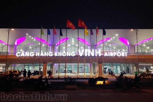 Nhà ga hành khách có tổng diện tích sàn 11.706m2 với 4 cửa máy bay, đáp ứng 1.000 hành khách giờ cao điểm, công suất khai thác 3 triệu hành khách/năm.