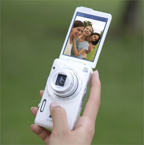 Nikon Coolpix S6900. Nikon Coolpix S6900.