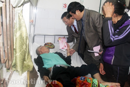 Lãnh đạo tỉnh chúc tết các cơ quan, đơn vị đêm giao thừa Ất Mùi ảnh 8