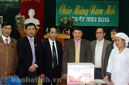 Lãnh đạo tỉnh chúc tết các cơ quan, đơn vị đêm giao thừa Ất Mùi ảnh 3