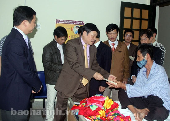 Lãnh đạo tỉnh chúc tết các cơ quan, đơn vị đêm giao thừa Ất Mùi ảnh 4