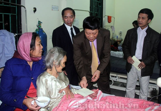 Lãnh đạo tỉnh chúc tết các cơ quan, đơn vị đêm giao thừa Ất Mùi ảnh 5