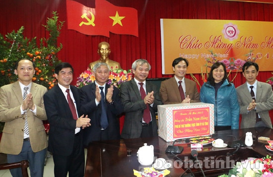 Lãnh đạo tỉnh chúc tết các cơ quan, đơn vị đêm giao thừa Ất Mùi ảnh 1