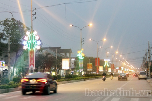 Thay "áo" mới cho thị xã dưới chân núi Hồng ảnh 1