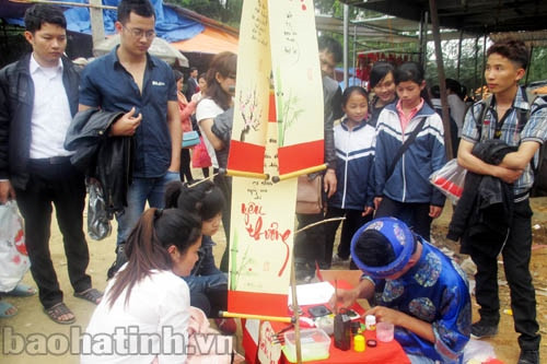 Xin chữ ngày xuân là thú chơi tao nhã có từ xa xưa, thể hiện truyền thống hiếu học, trọng thầy, trọng chữ của người Việt Xin chữ ngày xuân là thú chơi tao nhã có từ xa xưa, thể hiện truyền thống hiếu học, trọng thầy, trọng chữ của người Việt