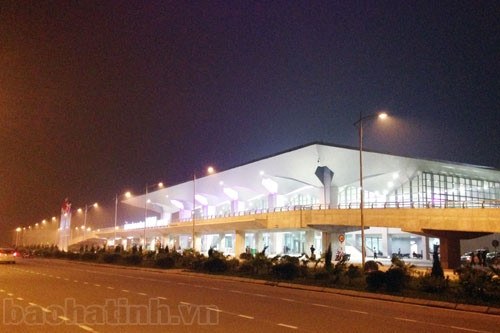 Nhà ga hành khách có tổng diện tích sàn 11.706m2 với 4 cửa máy bay, đáp ứng 1.000 hành khách giờ cao điểm, công suất khai thác 3 triệu hành khách/năm.