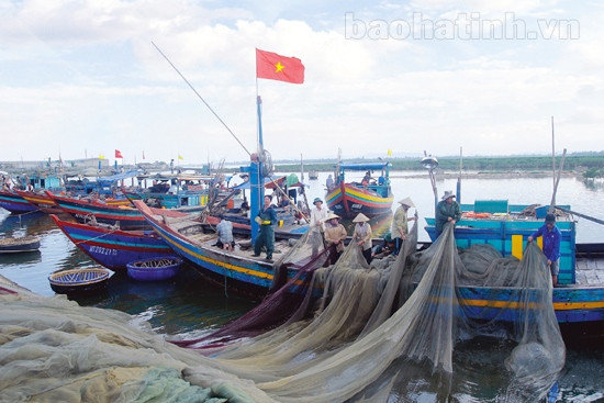 Cho tàu vượt sóng... ảnh 1