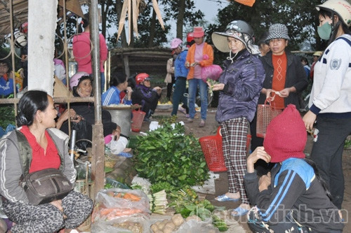 Chợ mỗi lúc một đông